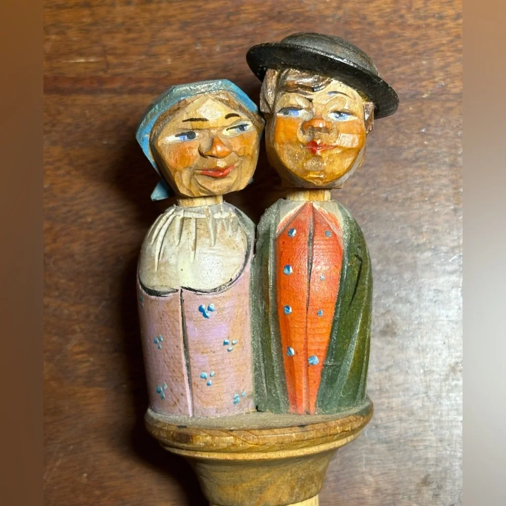 Vintage Hand Carved Wood Wine Cork Bottle Stopper Bar Kissing Couple Mechanical